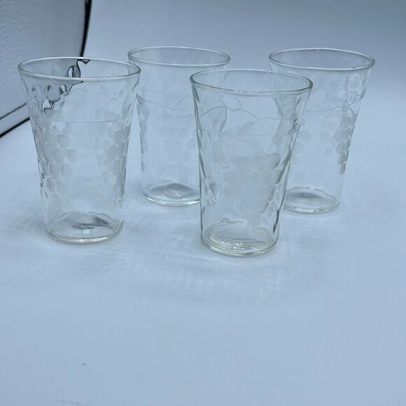 Set of four etched grapevines cordial glasses - Picture 2 of 8